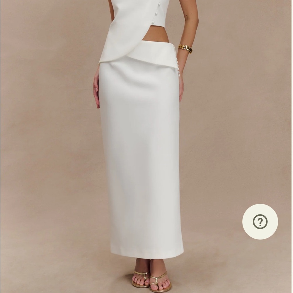 Astrid
Suiting Midi Skirt - White